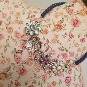 Beautiful statement necklace!